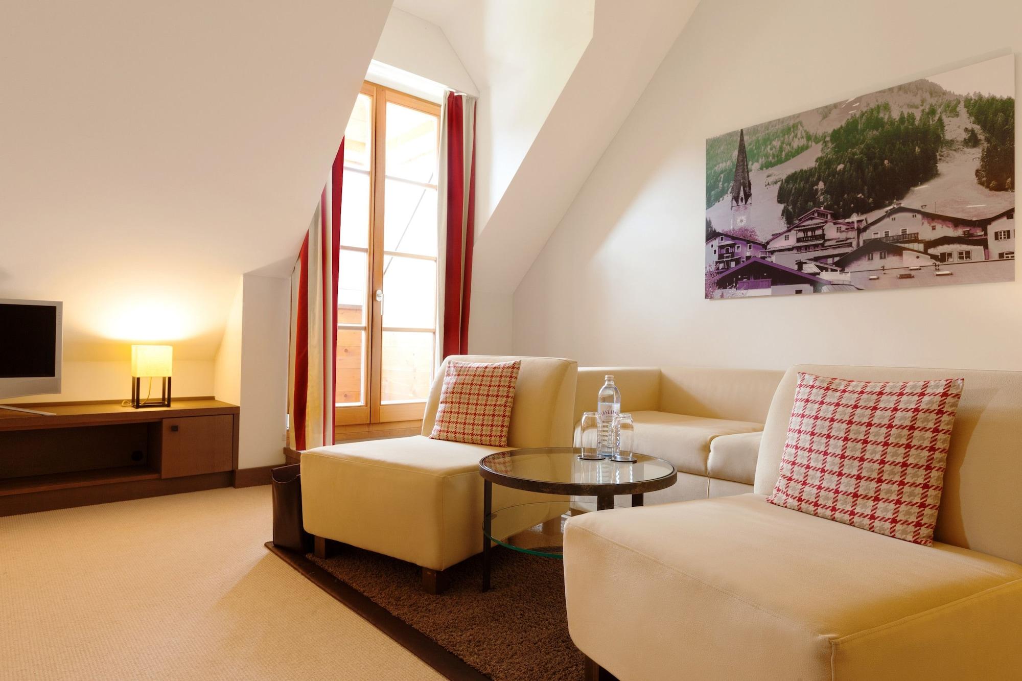 Schlosshotel Kitzbuehel A-Rosa Collection Exterior foto A suite at the Hotel de la Couronne