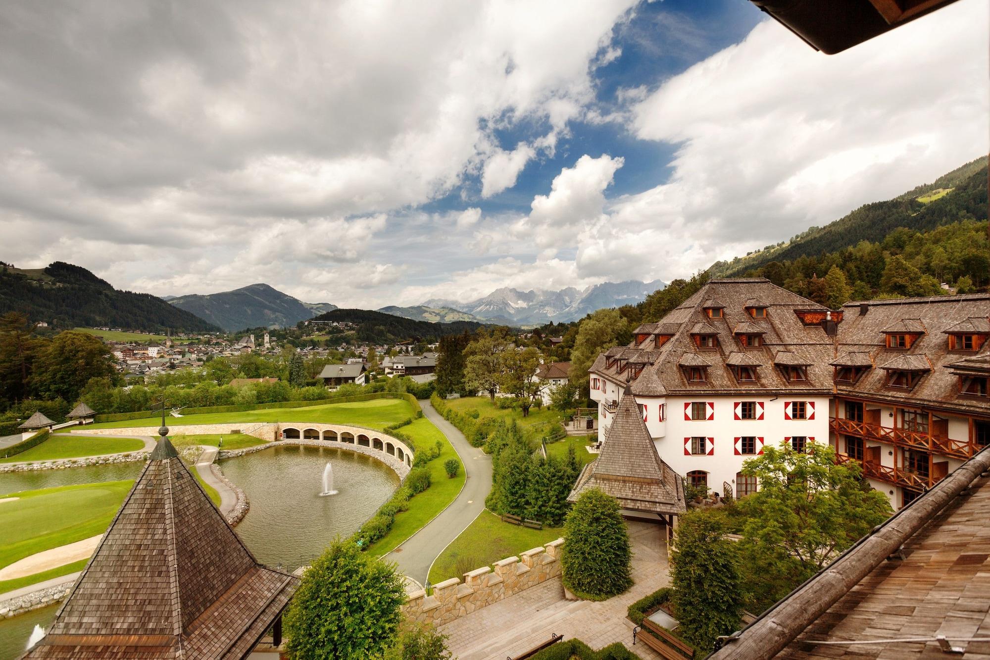 Schlosshotel Kitzbuehel A-Rosa Collection Exterior foto View of the town
