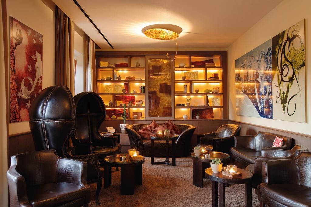 Schlosshotel Kitzbuehel A-Rosa Collection Exterior foto The Library