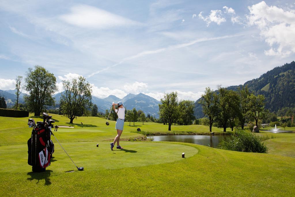 Schlosshotel Kitzbuehel A-Rosa Collection Exterior foto Golf course in the Alps