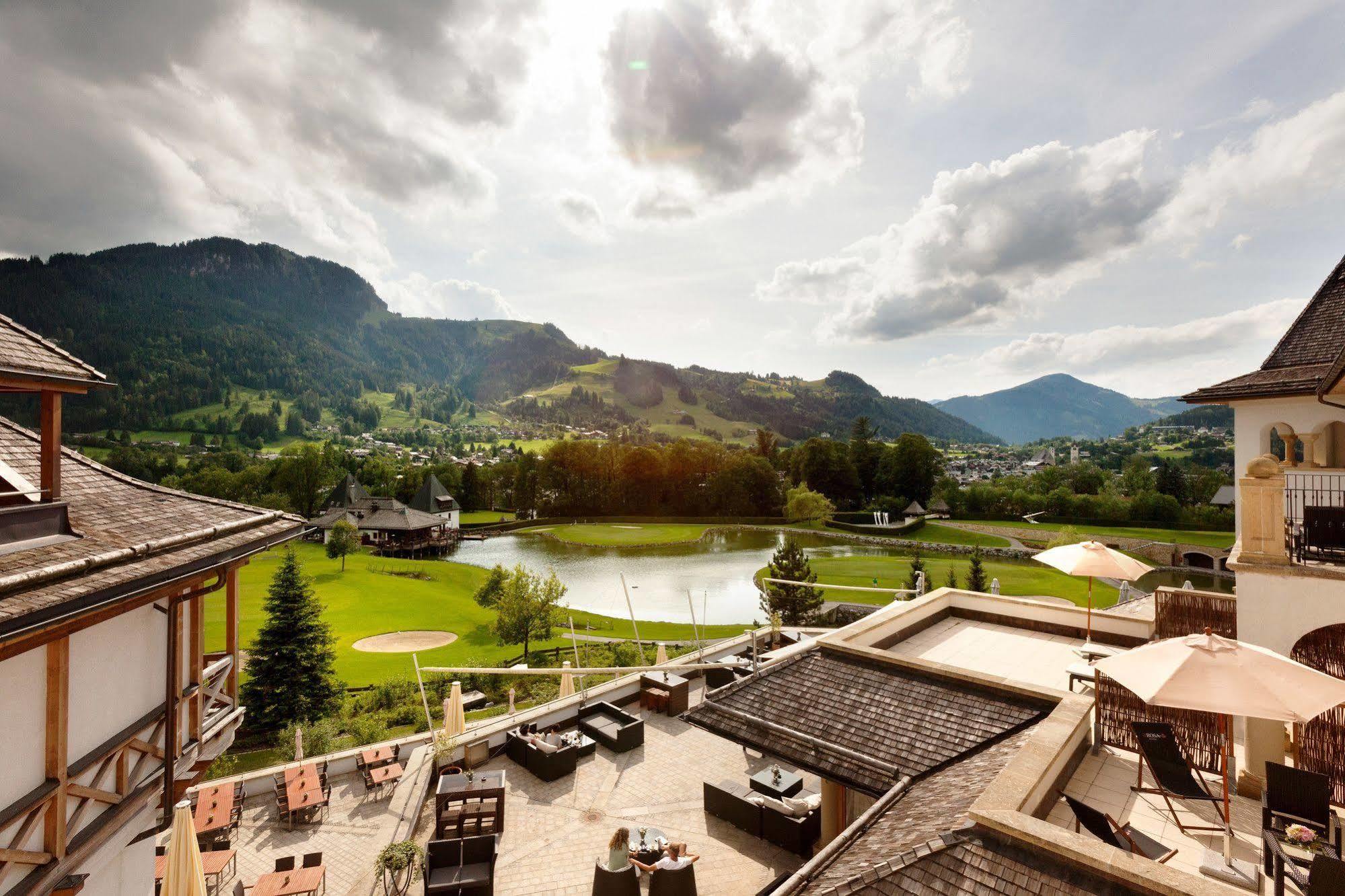 Schlosshotel Kitzbuehel A-Rosa Collection Exterior foto View of the town